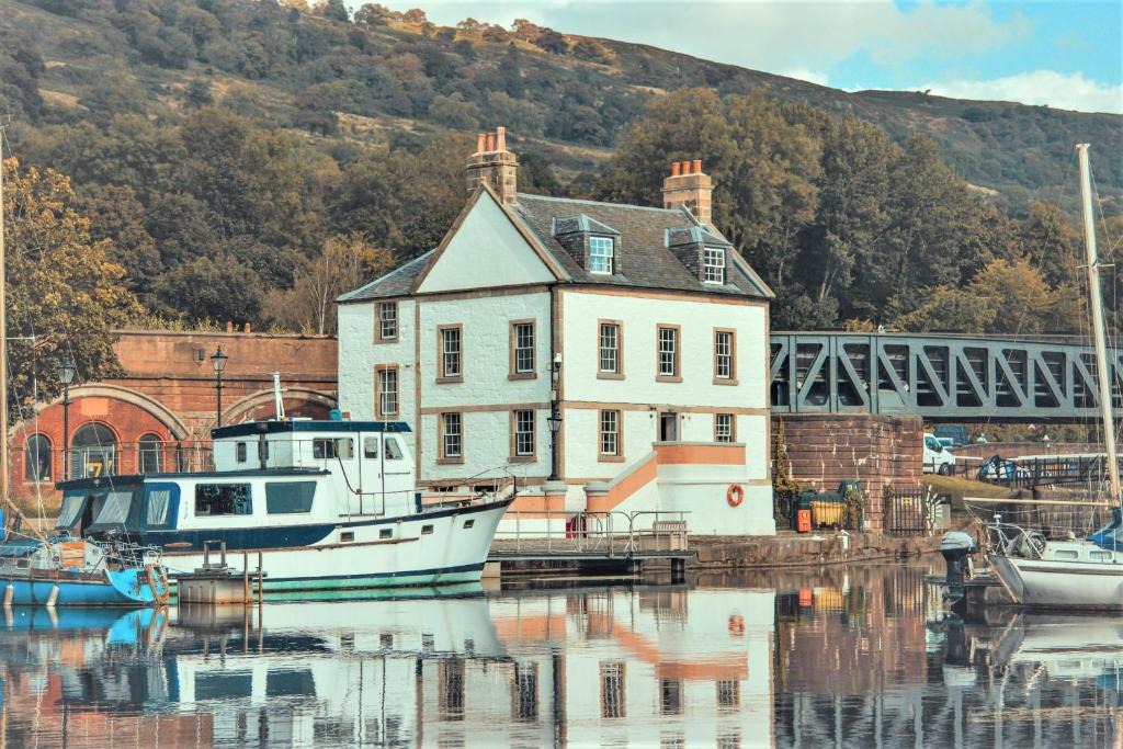 Kilcreggan Hotel | Custom House Hotel