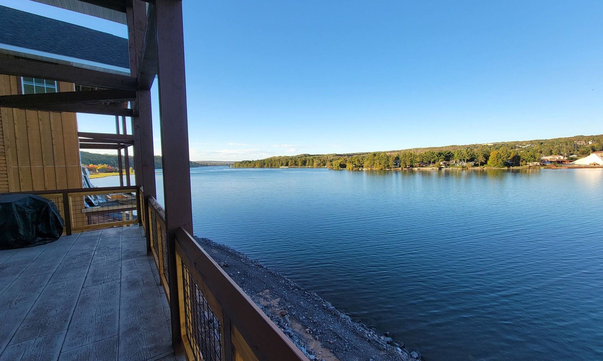 Houghton Cabin | Custom Lakeside Balcony Cabin 20B