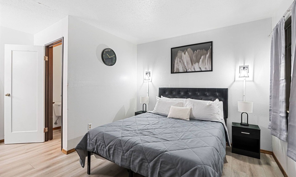 Thief River Falls Hotel | Custom Stay Thief River Falls
