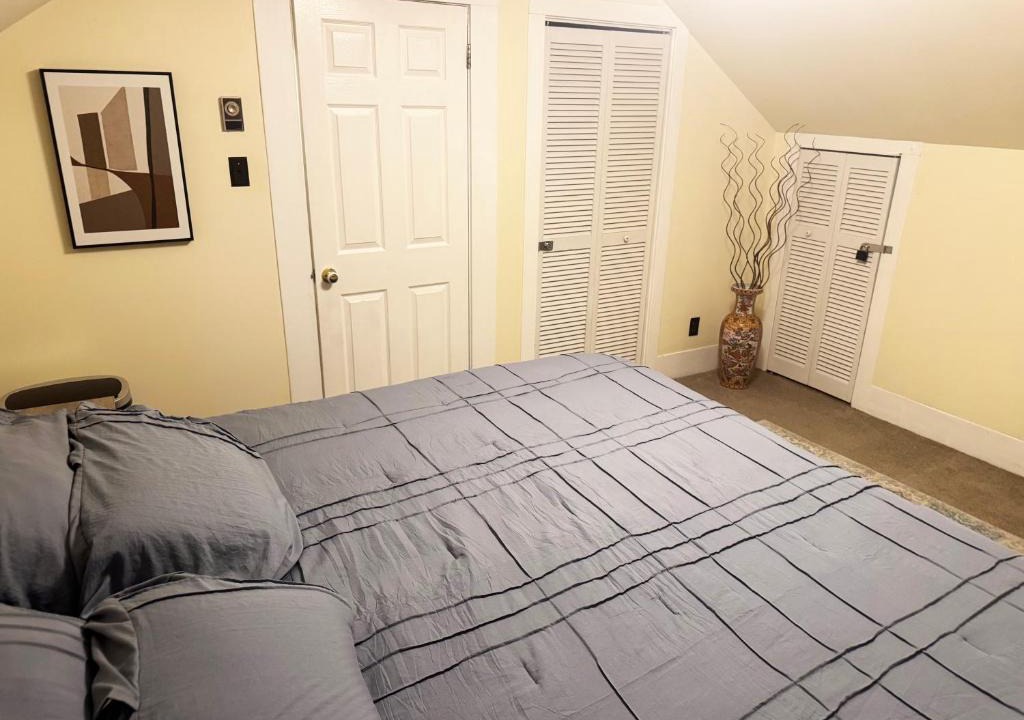 West End Apartment | Cute as HECK!