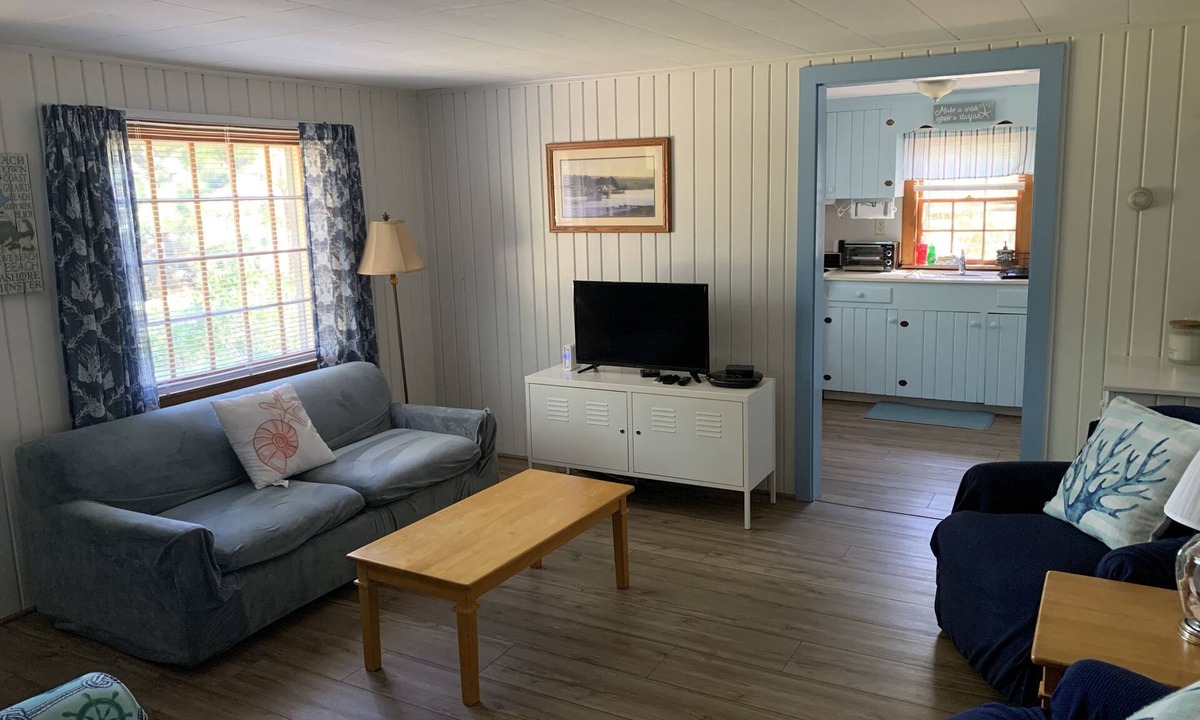 Eastham Cottage | Cute Cape Cottage with pond and pool