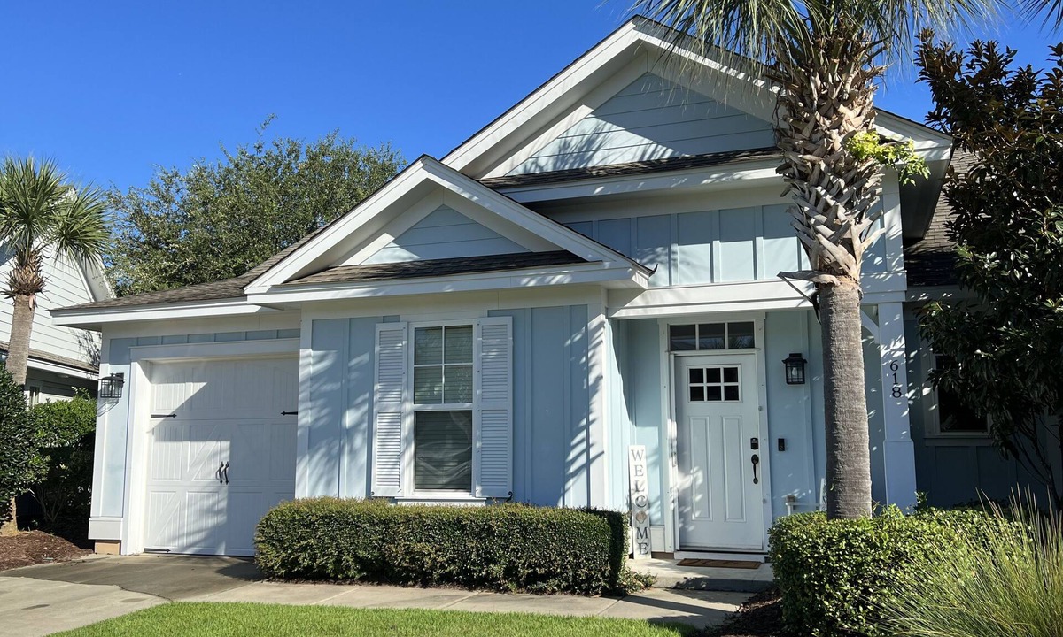 Windy Hill House | Cute clean updated cottage! Screen Porch Pools Beach! Open fall dates discounted