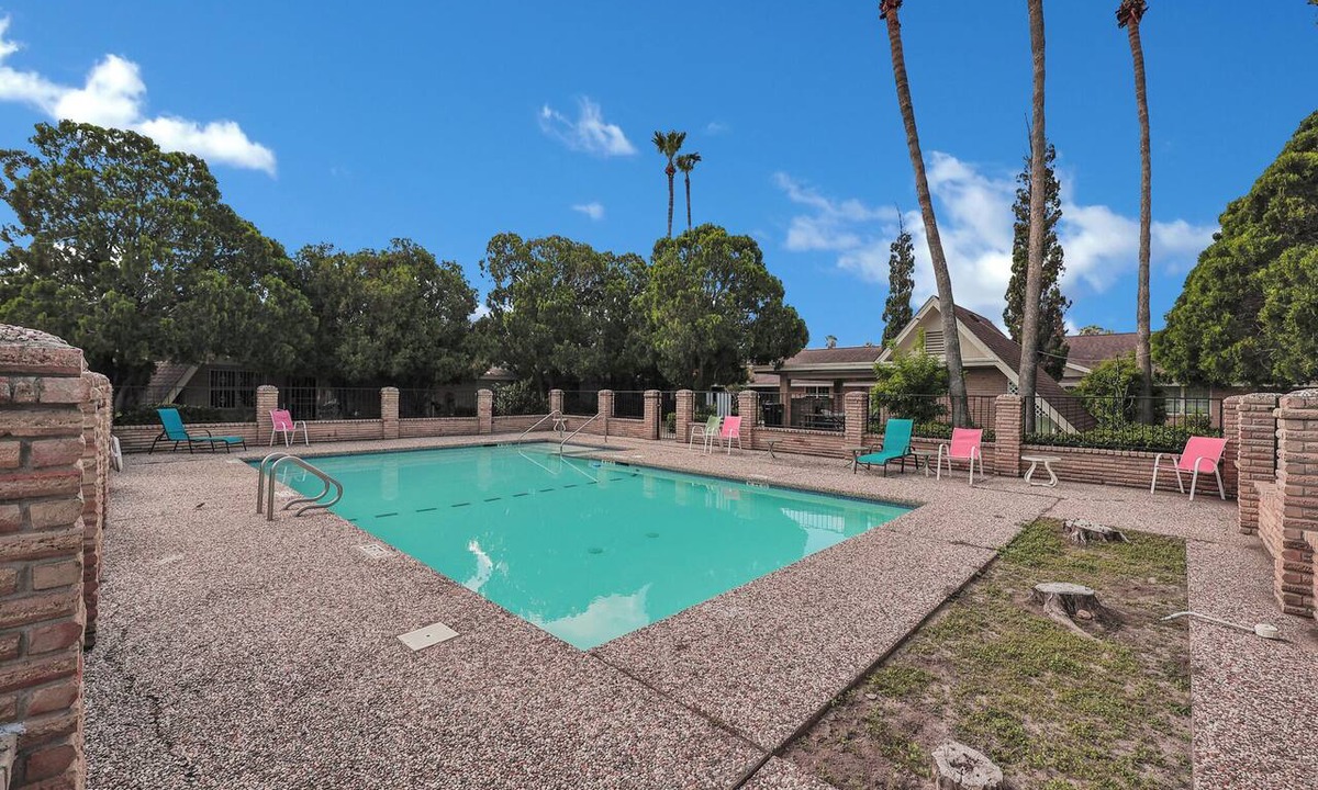 McAllen Condo | Cute, Comfy & Walkable 2/2 Condo Central McAllen