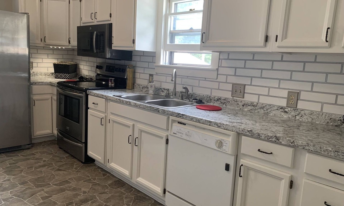 Fort Scott House | Cute, Convenient, in town on the main St, cozy 4 bedroom house