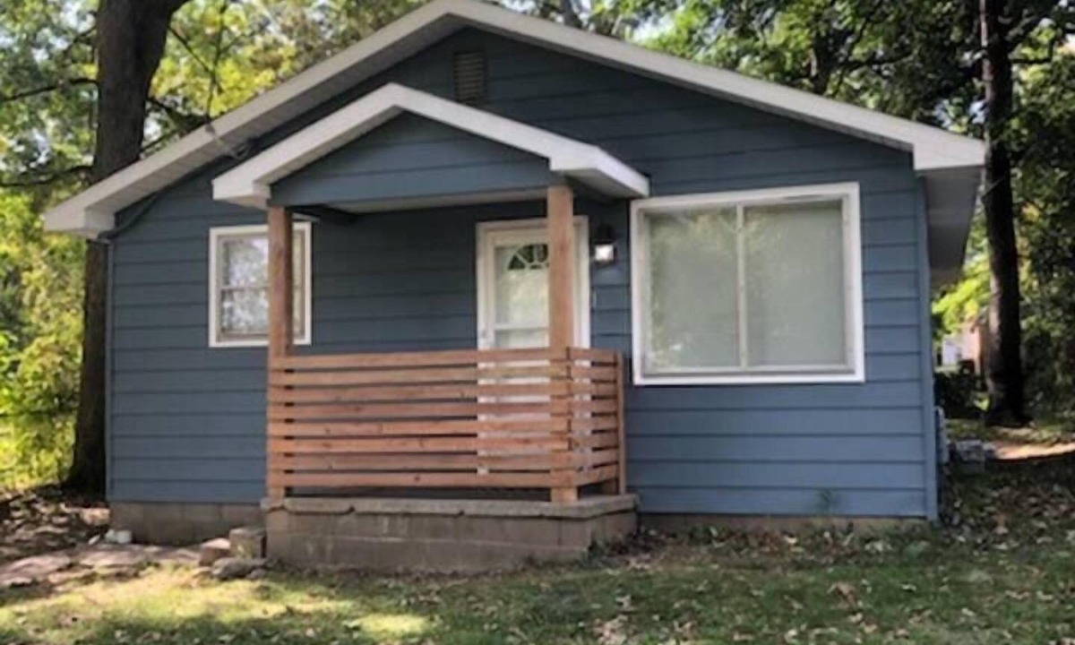 Lansing House | Cute, Cozy, and Completely Renovated!