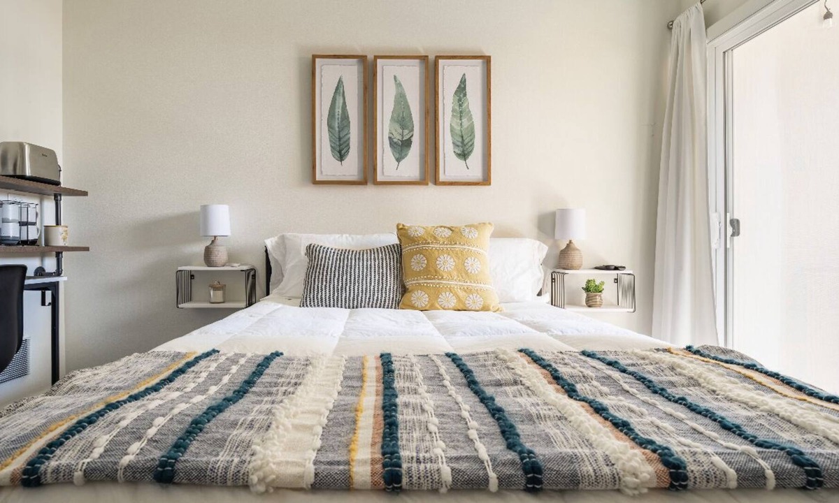 Columbia City House | Cute/Cozy Private Suite In South Seattle! Light Rail Convenient!