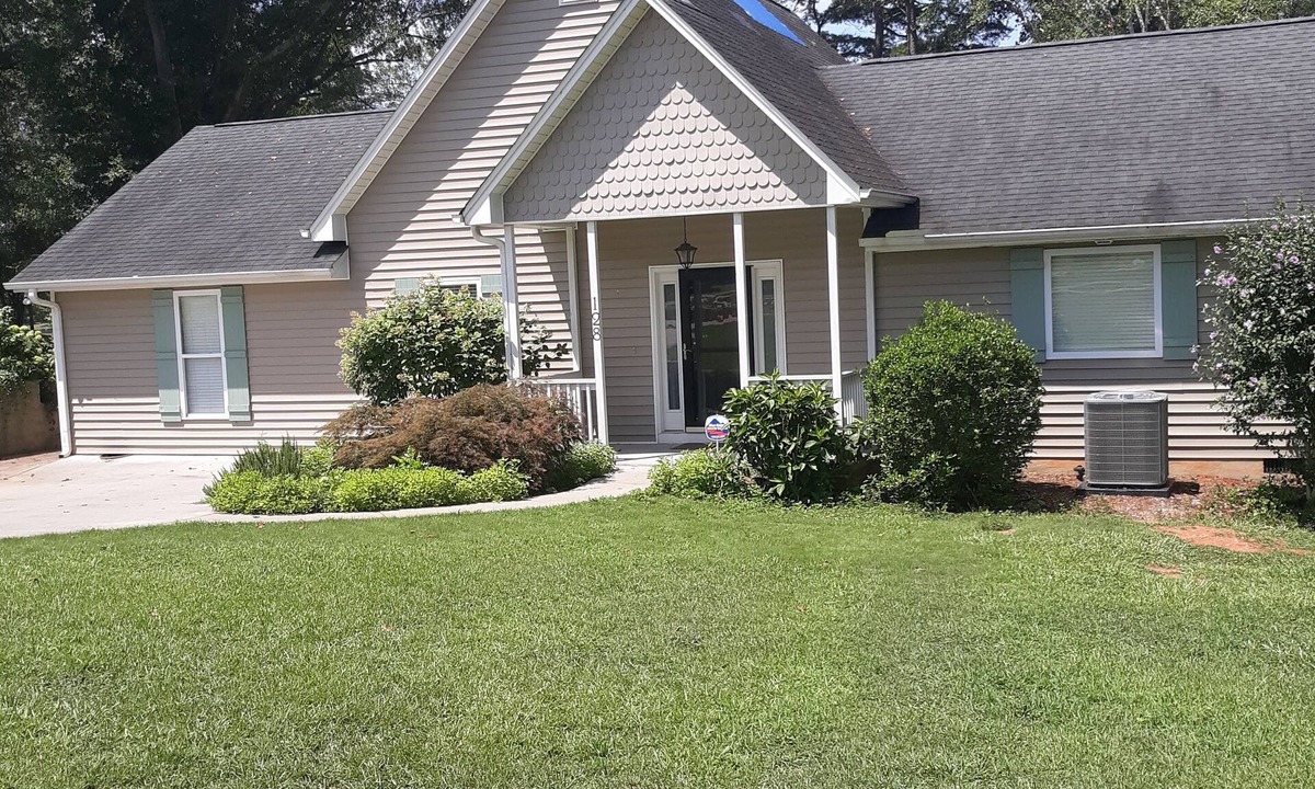 Townville House | Cute House on Lake Hartwell- Dock Access! PETS ALLOWED!