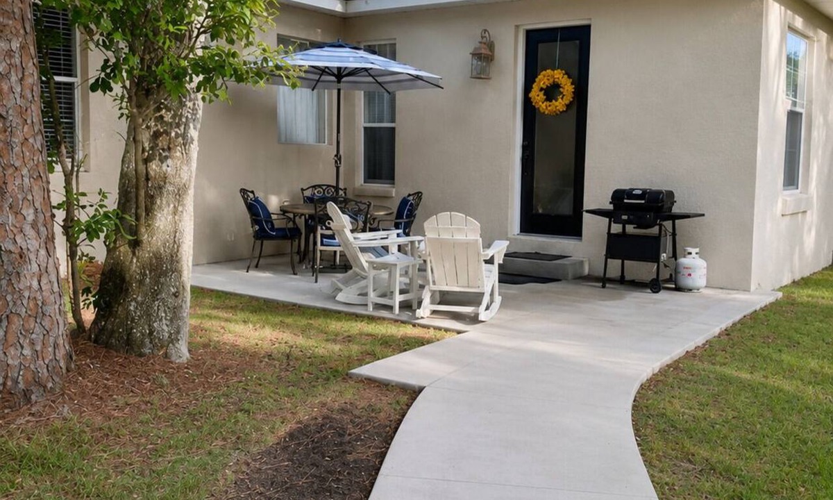 Plant City Apartment | Cute Lake Themed InLaw Suite with Trails in Peaceful Setting