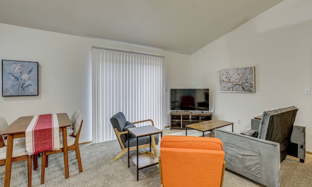 Bethel-Danebo House | Cute Little House on the Lake: Wine Country Stay!