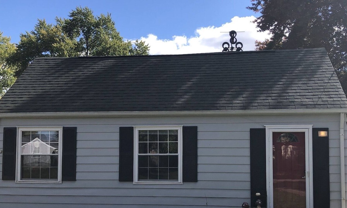 Massillon Cottage | Cute retro stay with vintage kitchen, fenced yard, new king sized bed