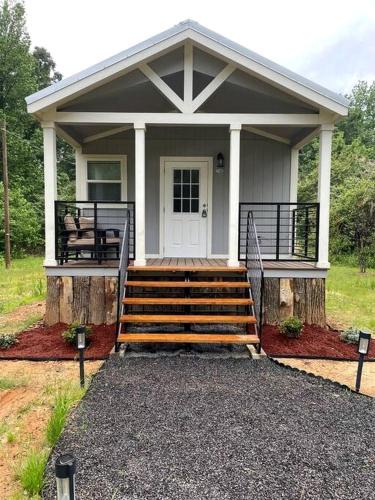 Sardis House | Cute Tiny House on Sixty Acres of Private Land for a Peaceful Glamping Getaway in Northern Mississippi
