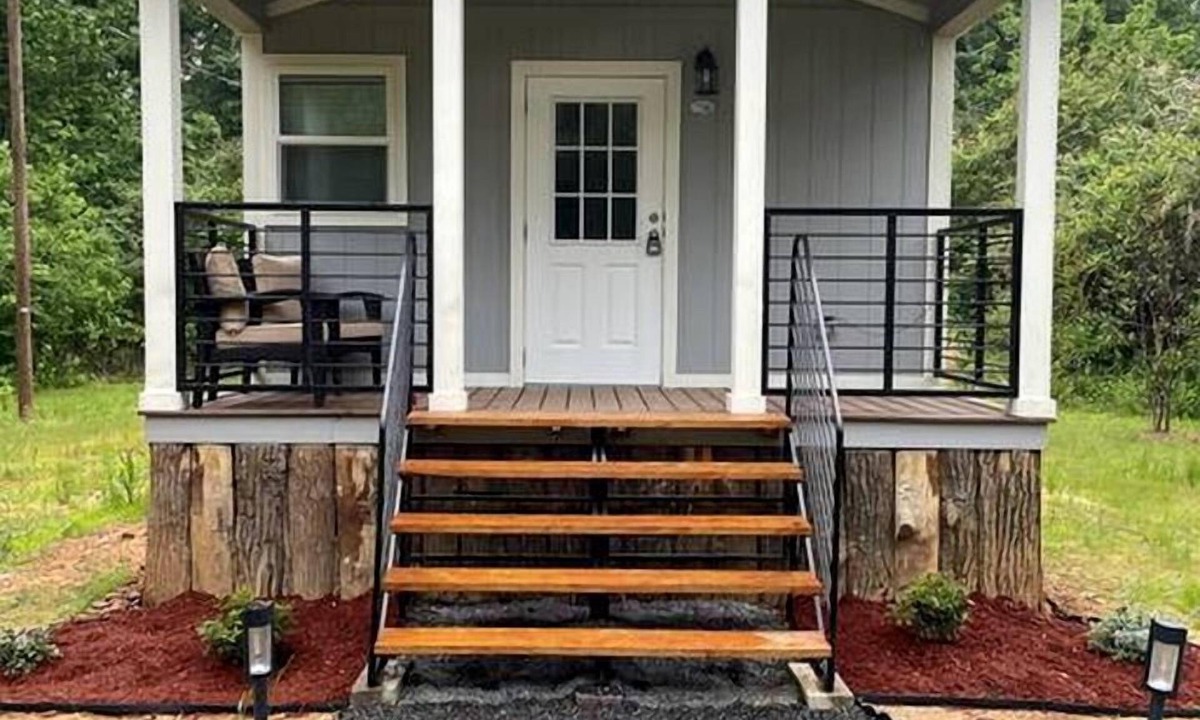 Sardis Cabin | Cute Tiny House on Sixty Acres of Private Land for a Peaceful Glamping Getaway in Northern Mississippi