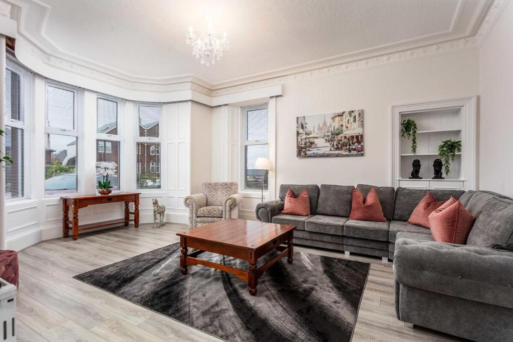 Prestwick Apartment | Cuthbert House - Donnini Apartments