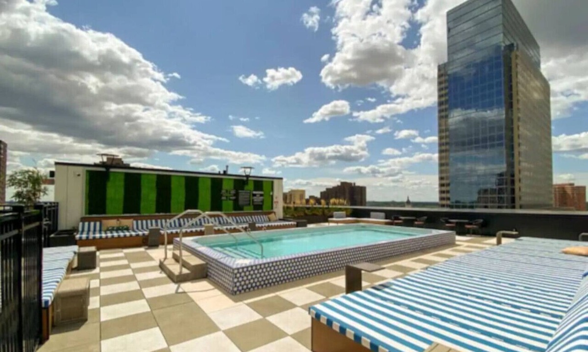 Downtown Minneapolis Apartment | CW - 2BR - Sky Lounge - Rooftop Pool - Gym NEW A