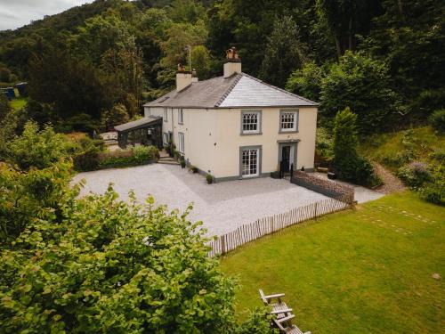 Acrefair House | Cwmalis Hall