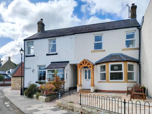 Warkworth House | Cygnet Cottage