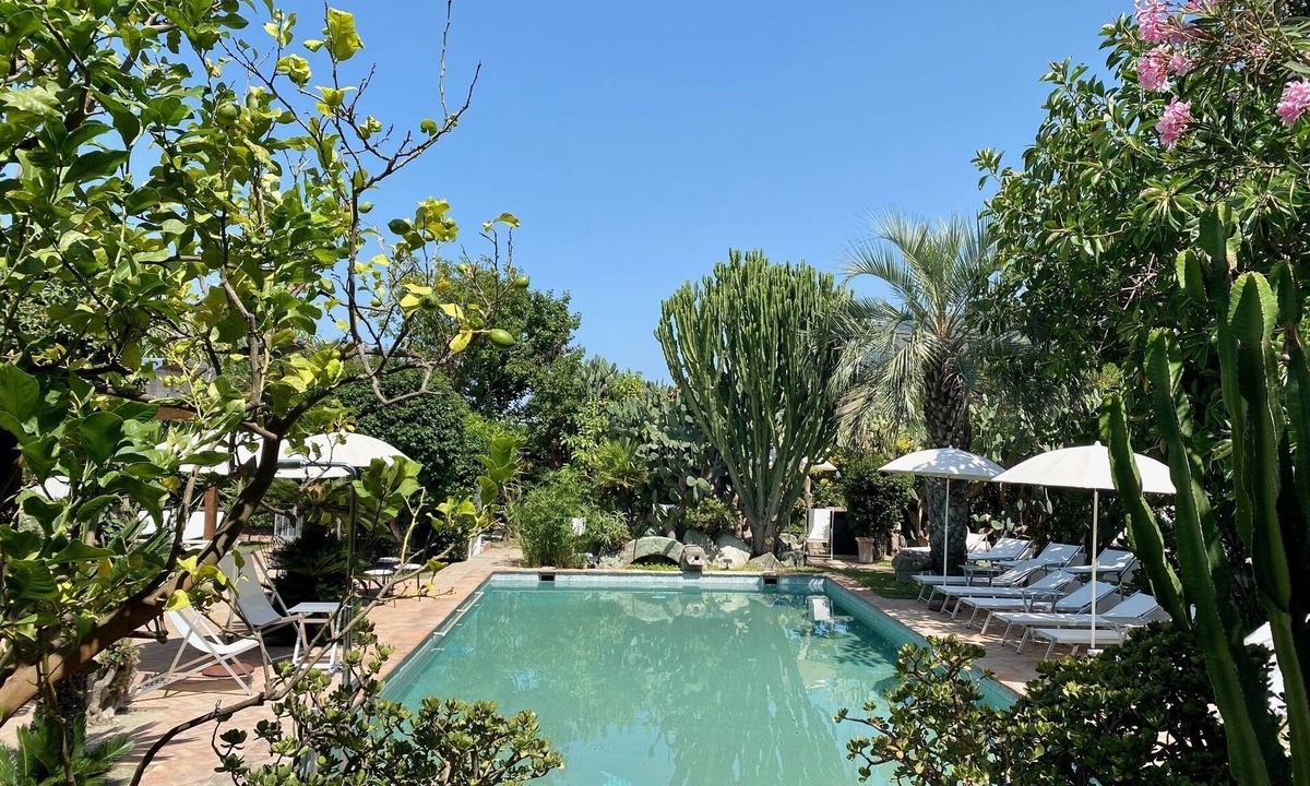 Panza Apartment | "Cypress cottage" with garden, swimming pool and spa hot tub