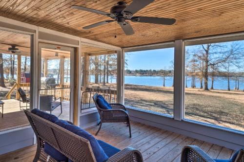 Negreet House | 'Cypress Point' Spacious Home: Pier & Boat Launch!