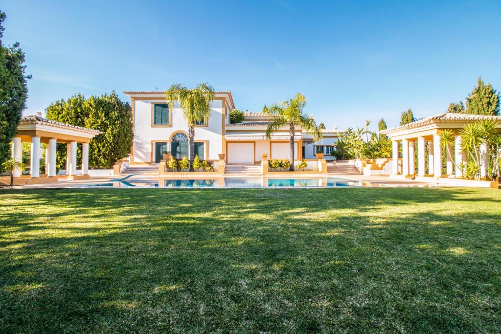 Correeira Apartment | Cypress Villa