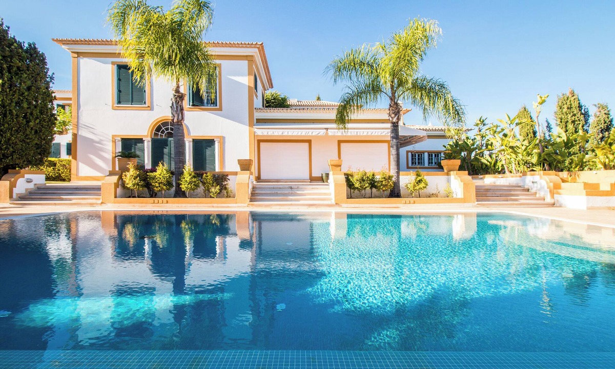 Correeira House | CYPRESS VILLA