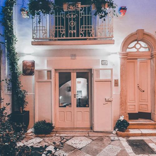 Conversano House | D'Aaragona 56