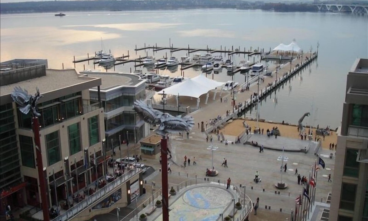 National Harbor Condo | D.C Metro Area- Elegant 2 Bedroom Condo at the National Harbor