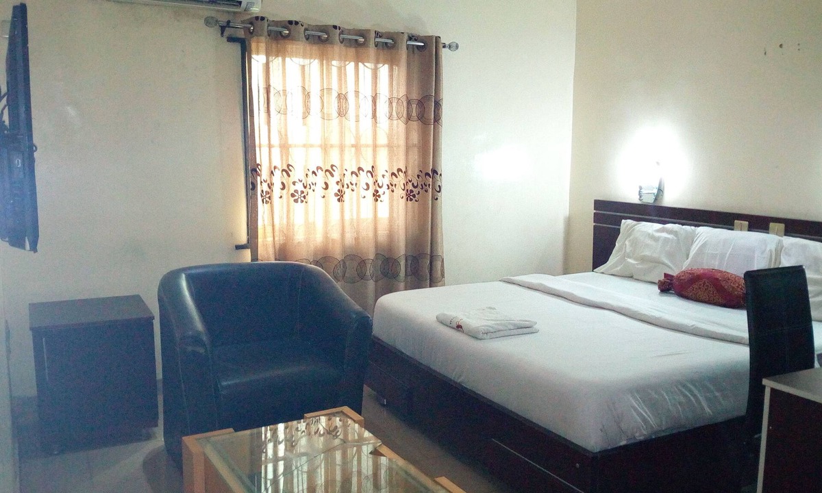 Ota Hotel | D'Czars Hotel & Suites
