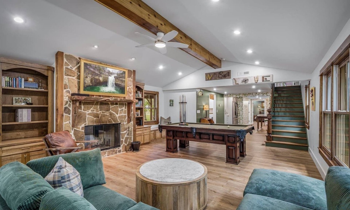 Mentone Cabin | Daffodil Hill Walk to Downtown & Brow Park
