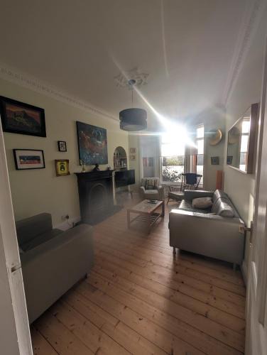 Partick Apartment | dajshshb