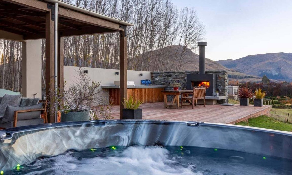 Lower Shotover House | Dalefield Hideaway | Hot Tub & Mountain Views