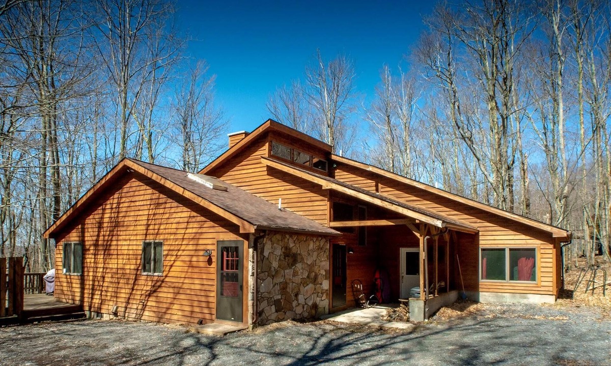 Old Timberline House | Dancing Bear - 349 Ridge Road Dancing Bear - Private Wooded Lot, Pet Friendly, Lake Access