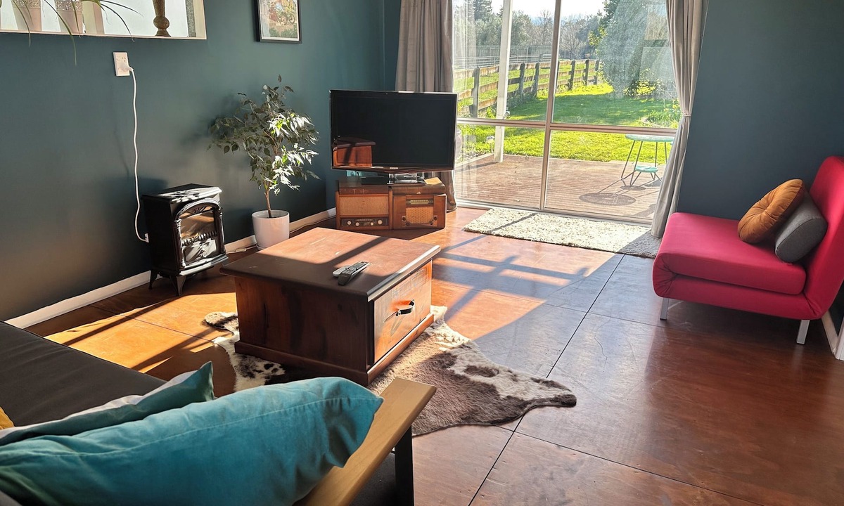 Greytown Cottage | Dark Sky Cottage is set on a semi-rural lifestyle block close to the town centre