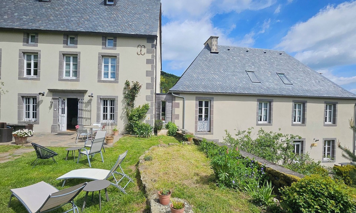 Saint-Anastaise House | Datcha Anastasia