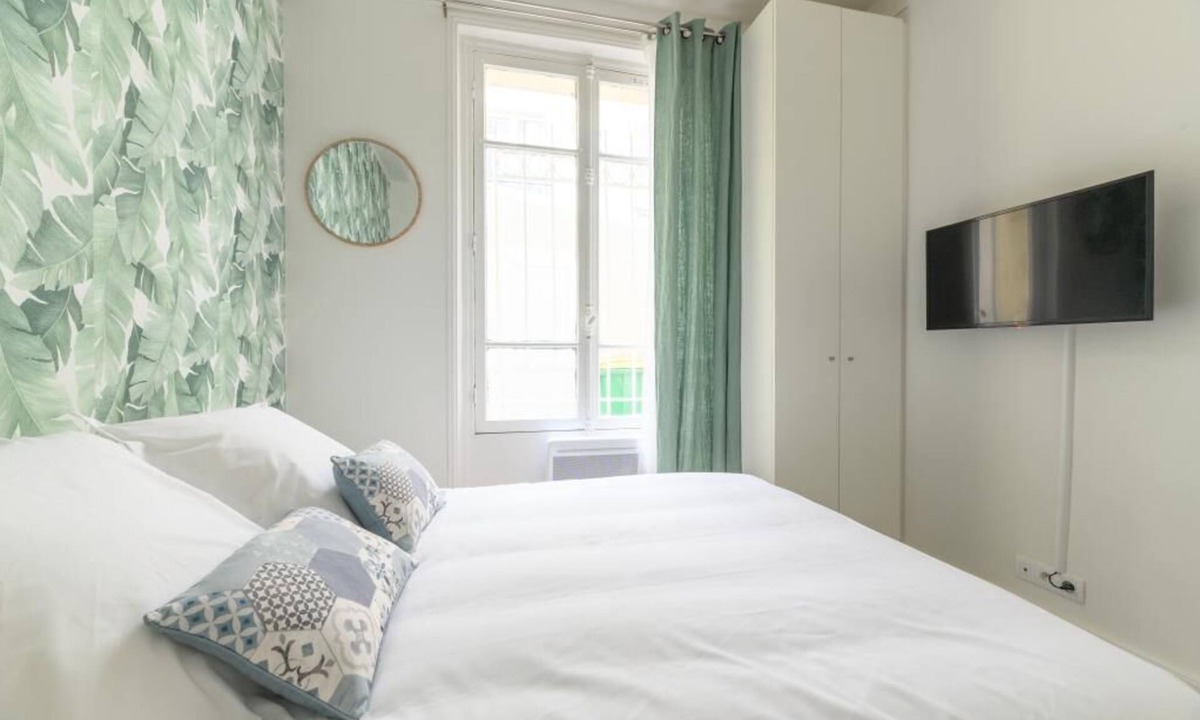 Porte de Saint-Cloud Apartment | Daumier, 2 Bdrs, 6-8 people, Flat near La Seine, Great Location