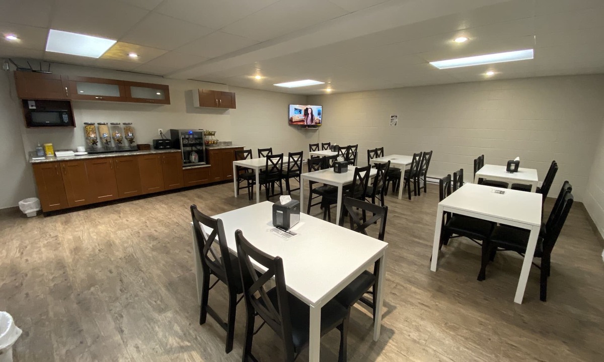 Dauphin Hotel | Dauphin Inn Express