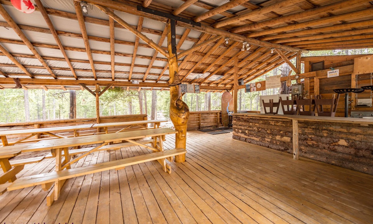 Cline River Hotel | David Thompson Resort Hotel