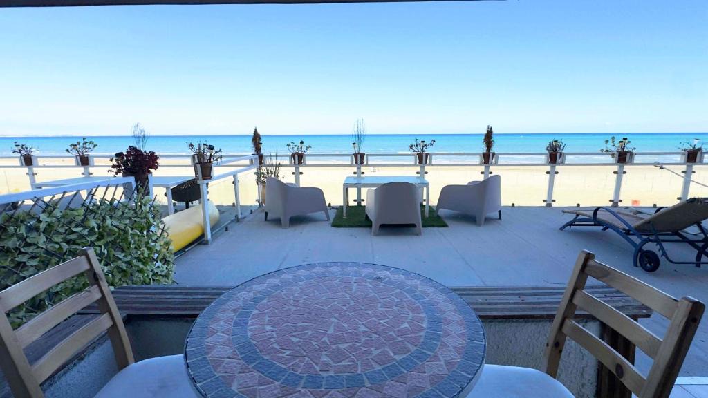 Larnaca Apartment | Davinci Seaview 2BDR Apartment Makenzy Larnaka