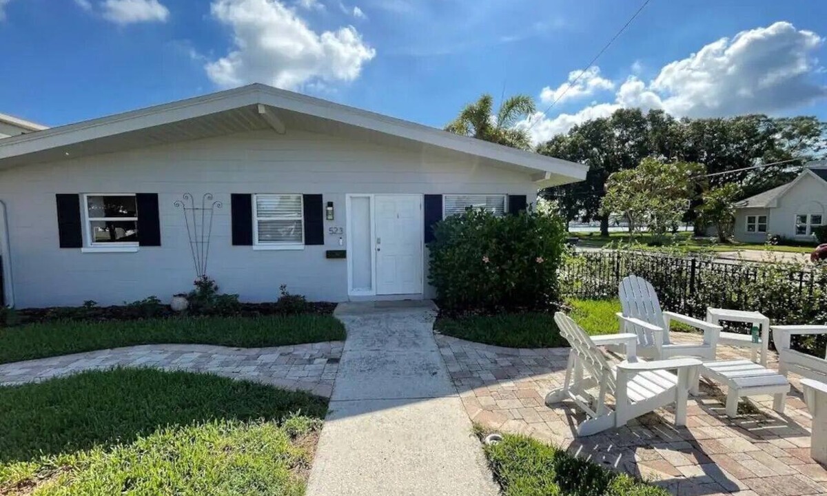Davis Islands Apartment | Davis Islands Duplex! Overlooking Water! Tranquil and Renovated.