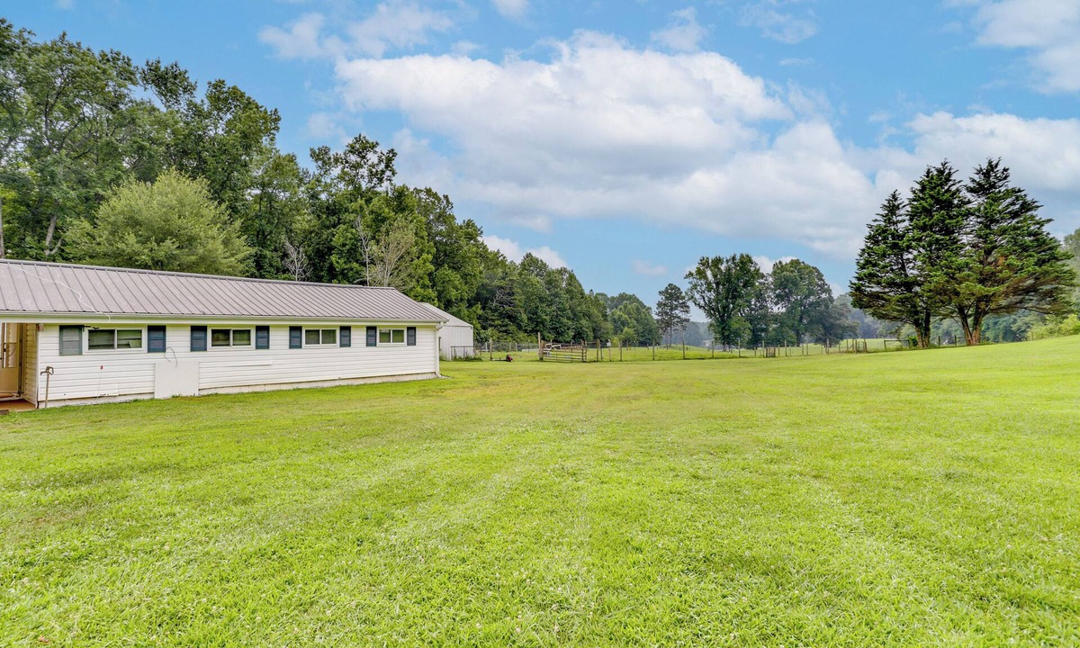 Dawsonville Apartment | Dawsonville Apartment w/Covered Patio!