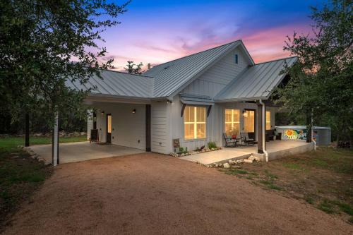 Dripping Springs House | Day Drippin' Farm-stay