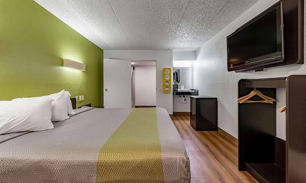 Roselawn Finance Hotel | Days Inn by Wyndham Cincinnati I-71