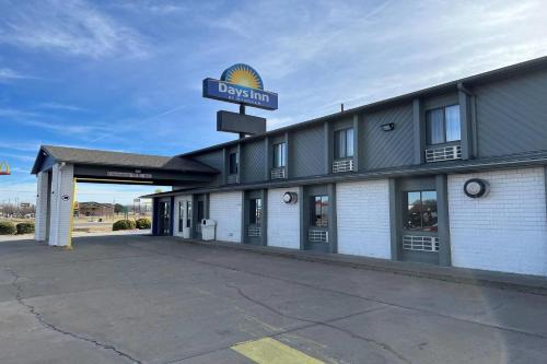 Salina Hotel | Days Inn by Wyndham Salina I-70