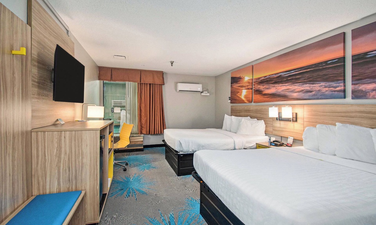 Mount Pleasant Hotel | Days Inn & Suites by Wyndham Mt Pleasant