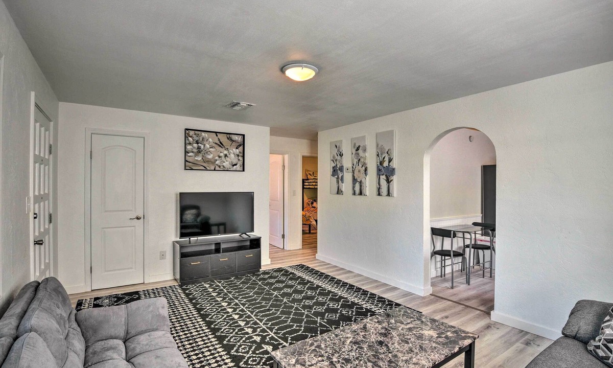 Kingston Cottage | Daytona Beach Escape w/Studio < 3 Mi to Beach!