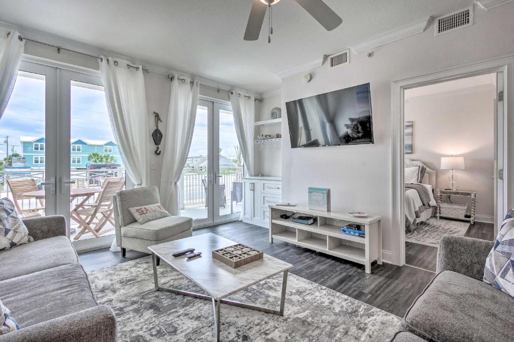 Mexico Beach House | Dazzling Mexico Beach Condo - Walk to the Beach!