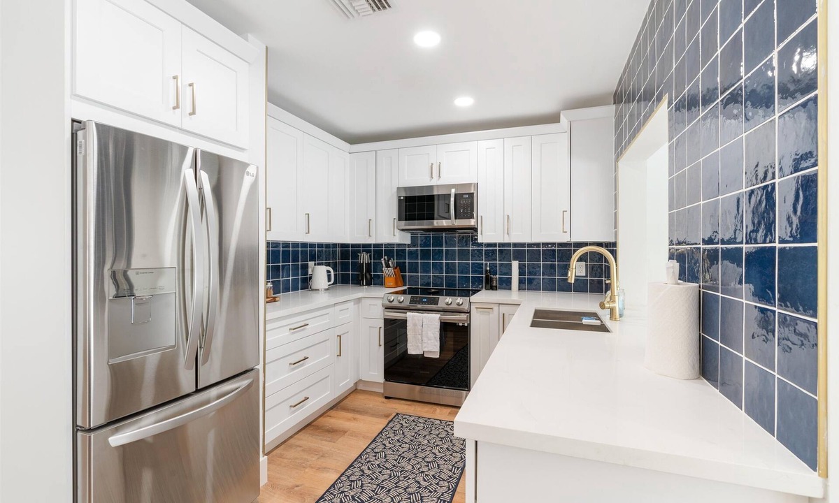 Jog Road House | Dazzling New Full Remodel! Heated Pool, 4 miles to Downtown Delray and the beach