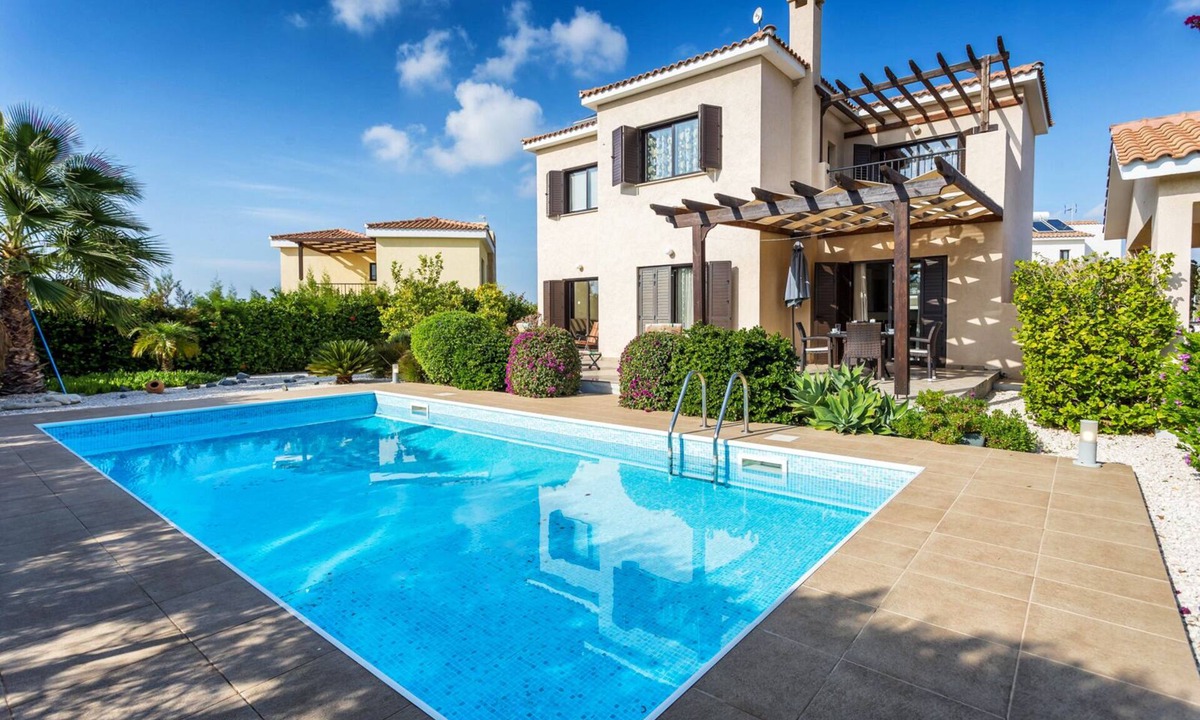 Kouklia Villa | Dazzling Private villa with a mature garden and a Pool