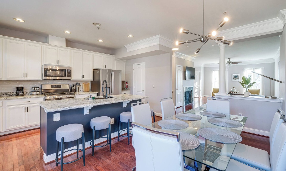 Laurel House | DC Area Base w/Easy Transit Access + Game Room