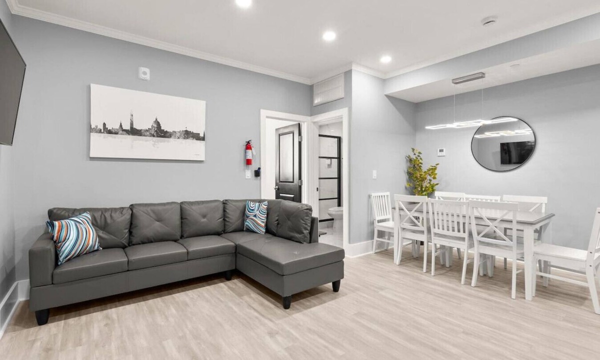 Kingman Park Hotel | DC Penthouse: Rooftop+ Views+ 3BD+ Private Parking