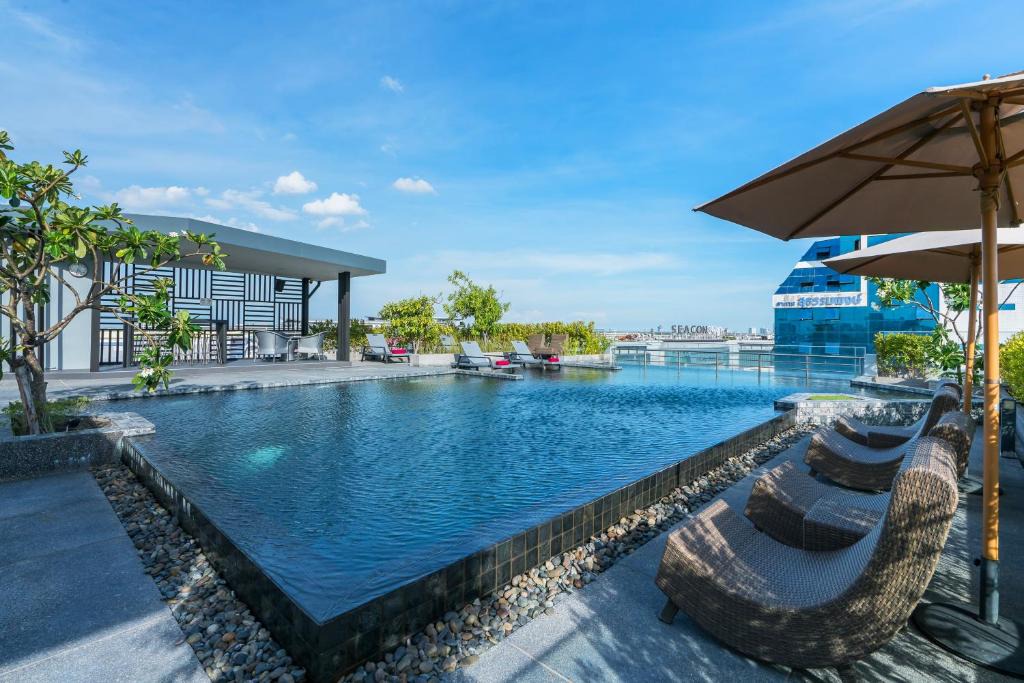 Nong Bon Hotel | De Botan Srinakarin Hotel & Residence